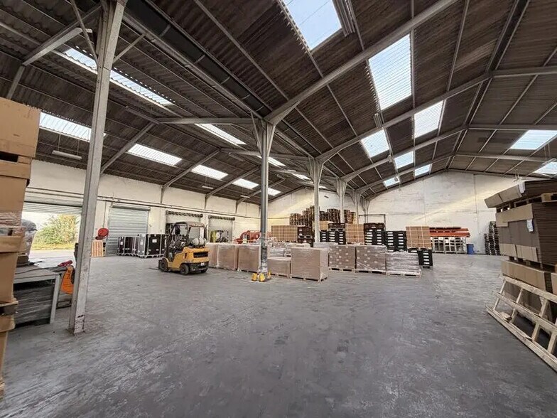 Local d'activités dans Genas à vendre - Photo intérieure - Image 3 de 5