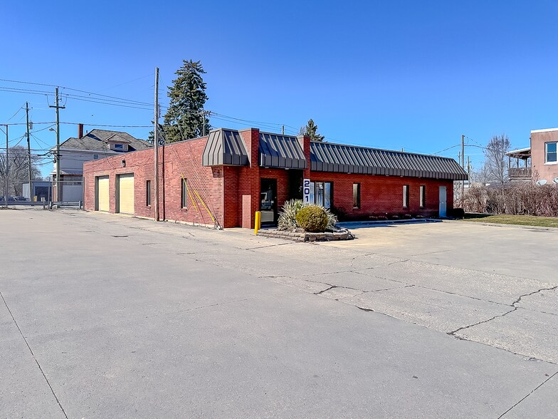 2014 S Calhoun St, Fort Wayne, IN à vendre - Photo du bâtiment - Image 2 de 26