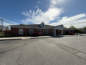 1149 Old Country Rd, Riverhead, NY for lease Building Photo- Image 1 of 19