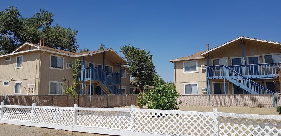 210 1st St, Fernley, NV à vendre - Photo du bâtiment - Image 3 de 9