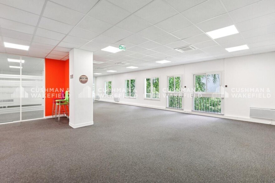 Bureau dans Levallois-Perret à louer - Photo du bâtiment - Image 2 de 10