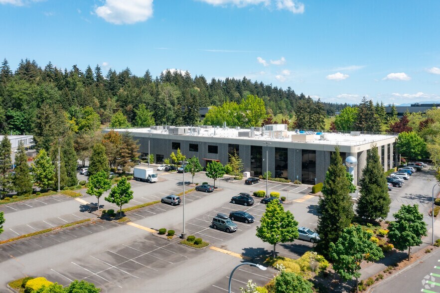14360 SE Eastgate Way, Bellevue, WA à louer - Photo du bâtiment - Image 2 de 3