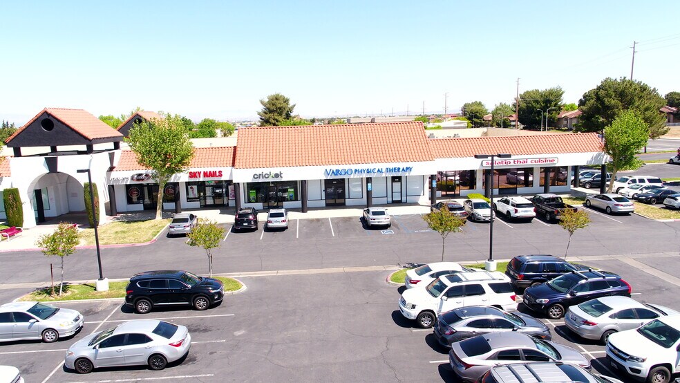 2059-2073 W Avenue K, Lancaster, CA à louer - Photo du bâtiment - Image 3 de 7