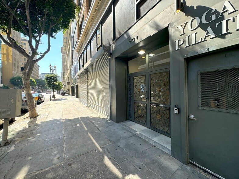 731-733 S Spring St, Los Angeles, CA à louer - Photo du bâtiment - Image 3 de 11