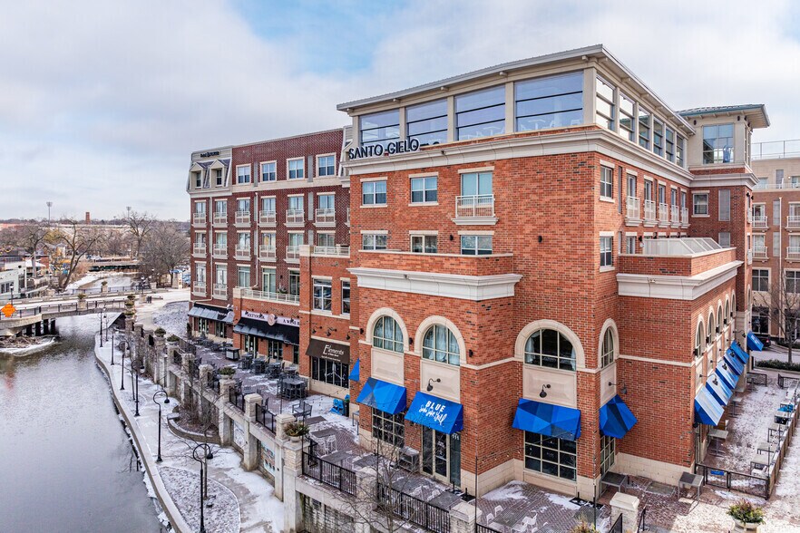 123 Water St, Naperville, IL à louer - Photo du bâtiment - Image 2 de 6