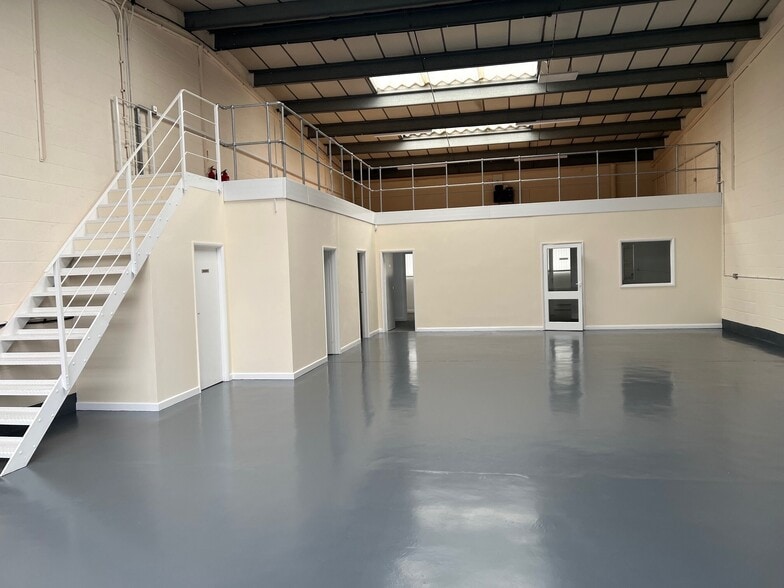 1-3 Monk Pond St, Northampton for lease - Building Photo - Image 3 of 8