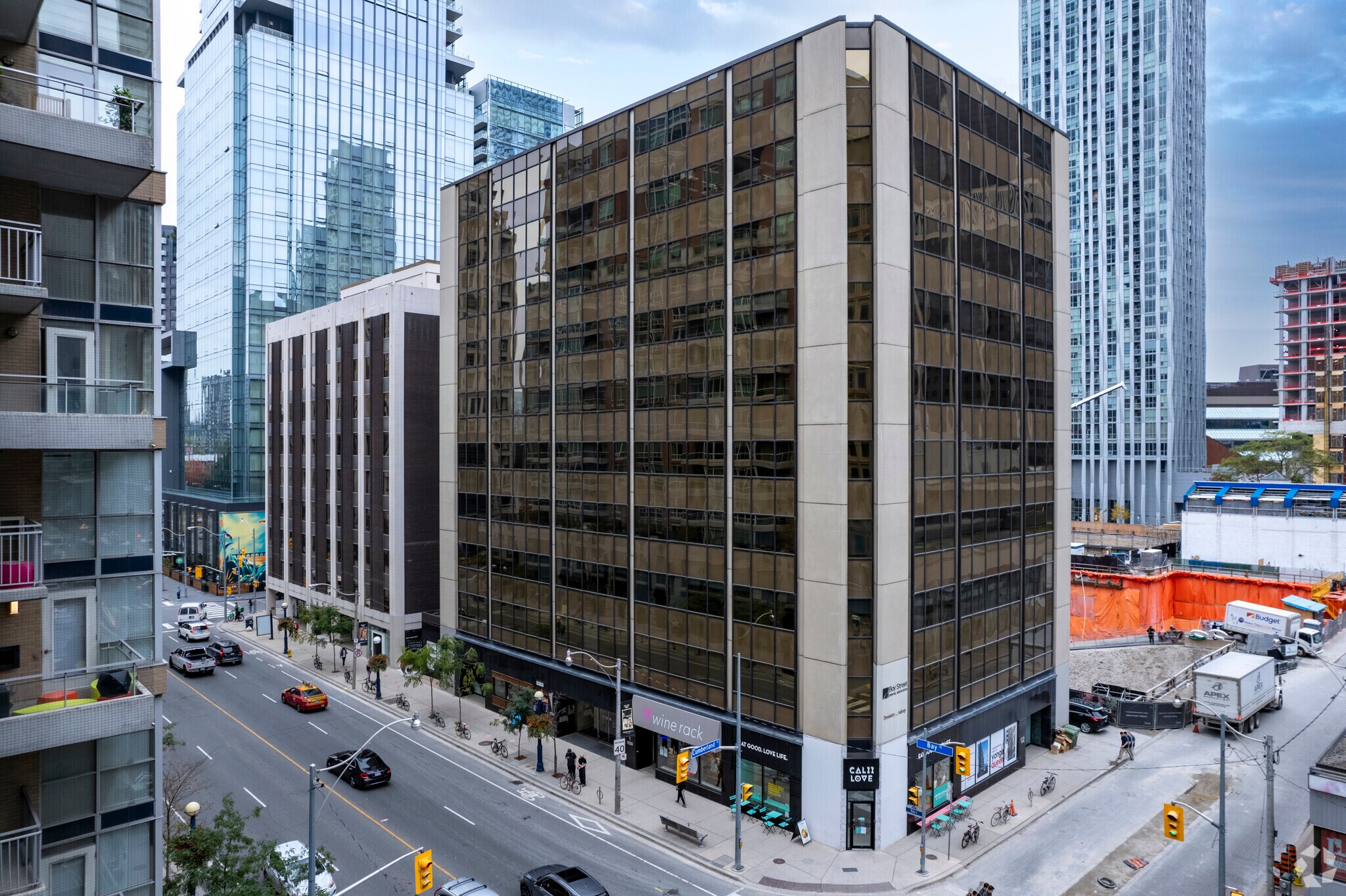 1235 Bay St, Toronto, ON à louer Photo du bâtiment- Image 1 de 7
