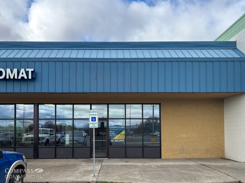 2636 W 6th St, The Dalles, OR à louer - Photo du bâtiment - Image 2 de 5