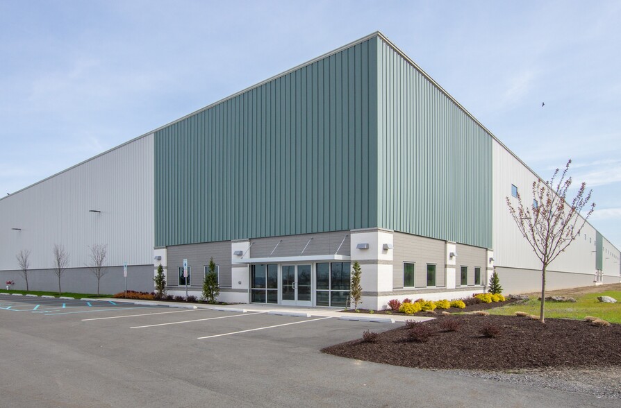 380-400 Research, Pittston Township, PA for lease - Building Photo - Image 2 of 8