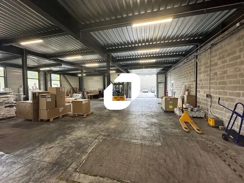 Office in Tremblay-en-France for lease - Building Photo - Image 3 of 8