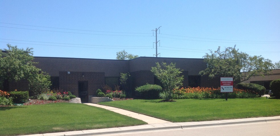 155 Revere Dr, Northbrook, IL for lease - Building Photo - Image 1 of 6