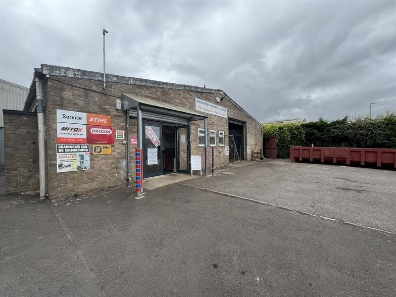 26 Oxford Road, Yeovil for lease - Primary Photo - Image 1 of 13