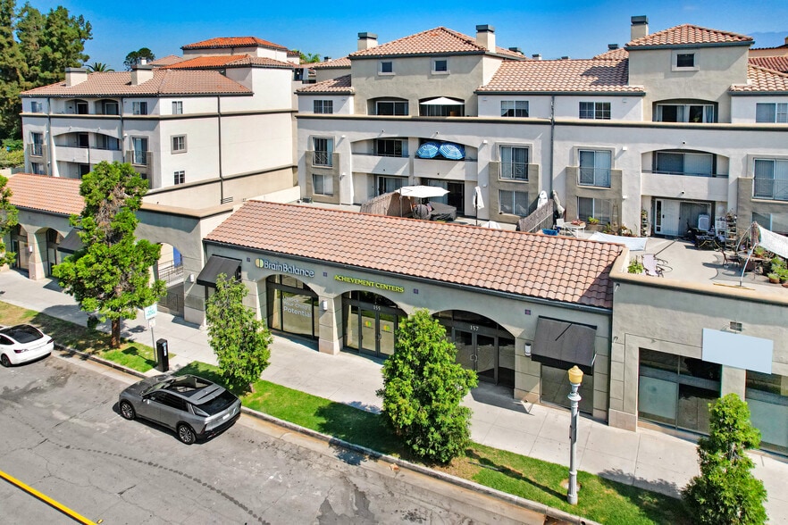 151 E Holly St, Pasadena, CA for lease - Building Photo - Image 1 of 7