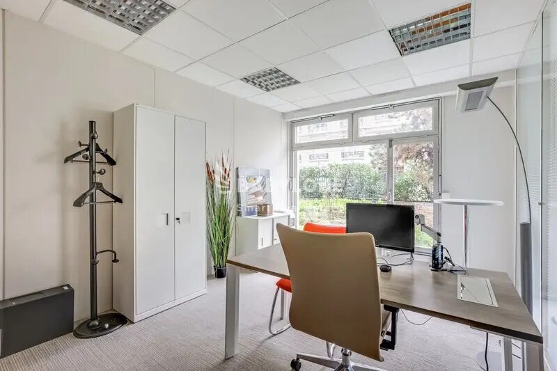 Bureau dans Neuilly-sur-Seine à louer - Photo du bâtiment - Image 3 de 11