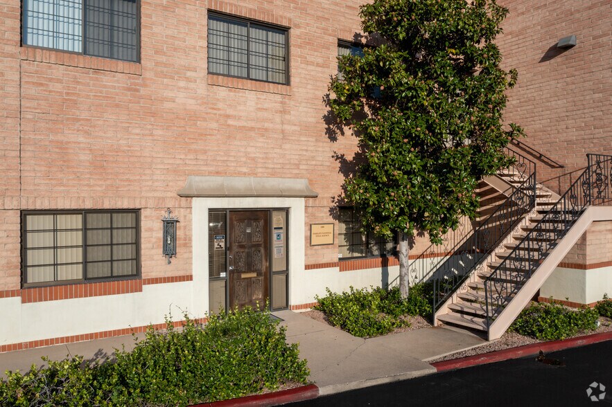 1580 N Kolb Rd, Tucson, AZ à louer - Photo du bâtiment - Image 3 de 9