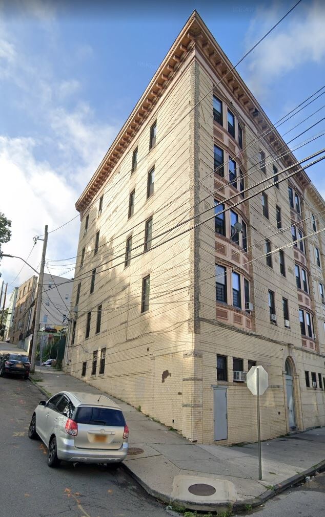 2 Van Cortlandt Pk Ave, Yonkers, NY for sale Primary Photo- Image 1 of 1