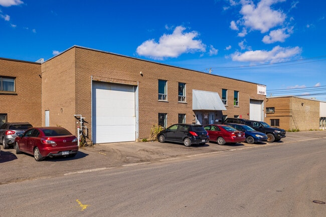 Plus de détails pour 6815-6819 Pl Pascal-Gagnon, Montréal, QC - Industriel à vendre