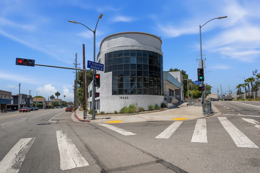 10020 National Blvd, Los Angeles, CA à vendre - Photo du bâtiment - Image 3 de 14