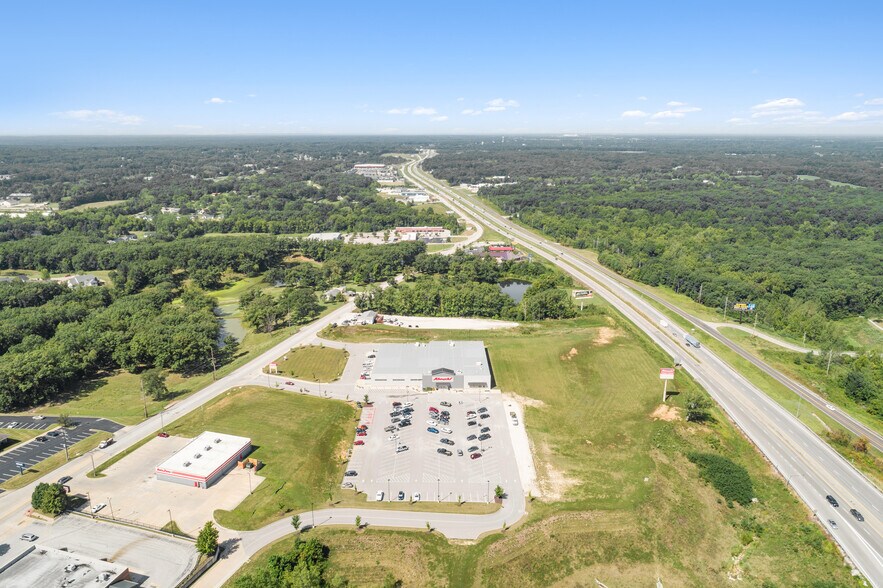 499 E Veterans Memorial Pky, Warrenton, MO for sale - Building Photo - Image 2 of 20