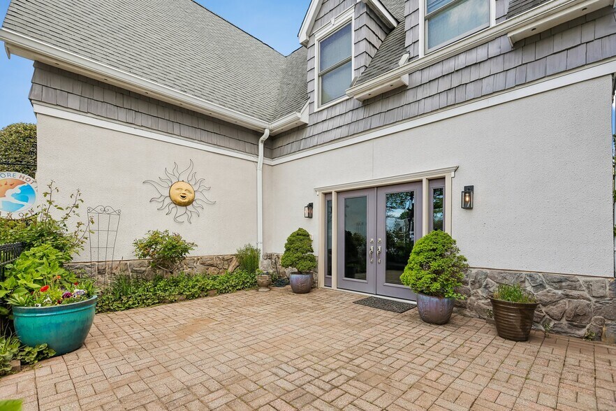622 Main St, Avon By The Sea, NJ à vendre - Photo du bâtiment - Image 2 de 35