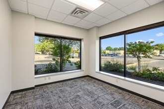 425 Etna St, Saint Paul, MN for lease Interior Photo- Image 1 of 10