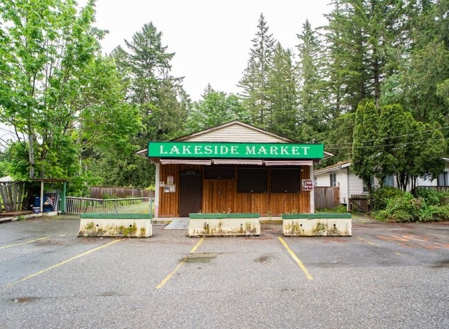 More details for 3776 Columbia Valley Rd, Cultus Lake, BC - Retail for Sale