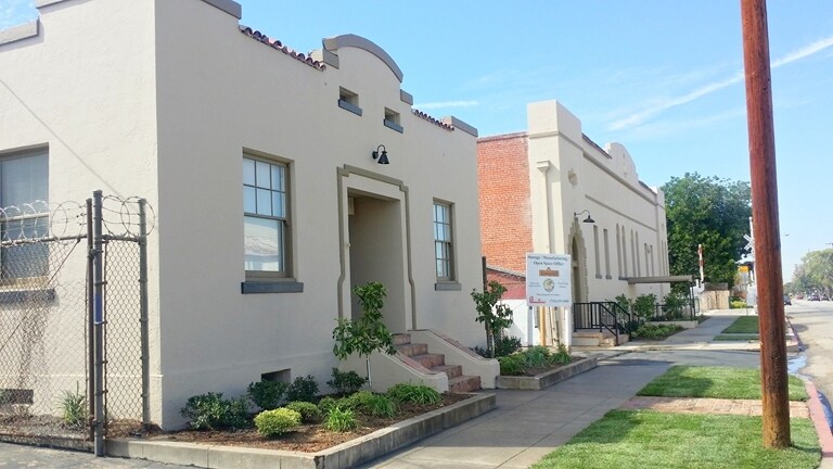 426 W Almond Ave, Orange, CA à louer - Photo du bâtiment - Image 3 de 12