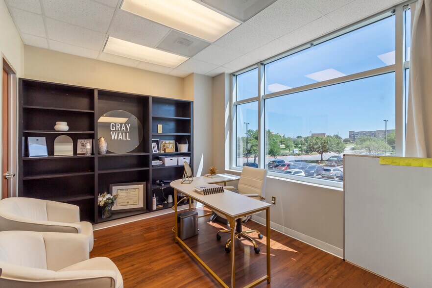 3201 University Dr E, Bryan, TX à louer - Photo du bâtiment - Image 3 de 19