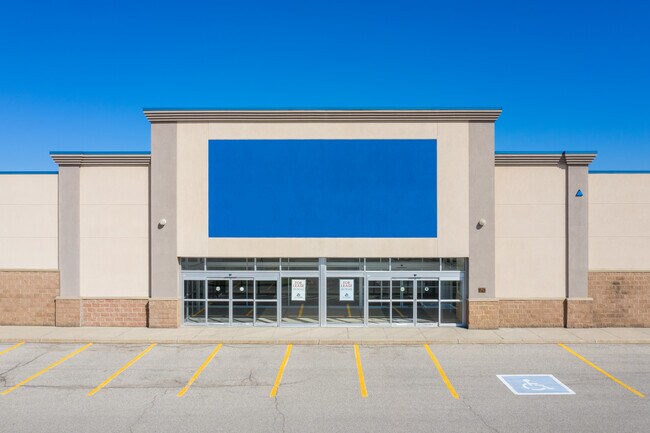 Plus de détails pour 245 Strasburg Rd, Kitchener, ON - Commerce de détail à vendre