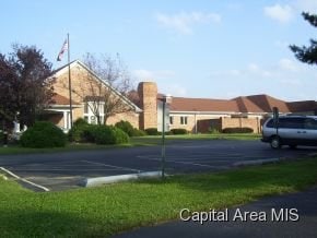 525 S Macon St, Moweaqua, IL for sale Primary Photo- Image 1 of 2