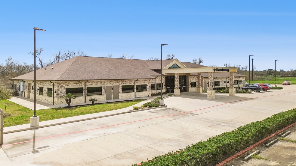 2007 FM 2004 Dr, Richwood, TX à vendre - Photo du bâtiment - Image 3 de 19