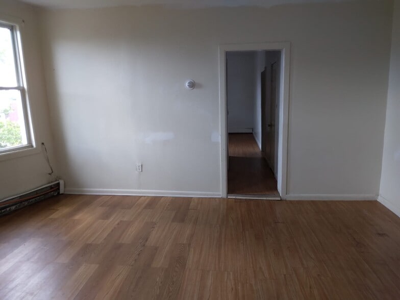 661 S 18th St, Newark, NJ for sale - Interior Photo - Image 3 of 13