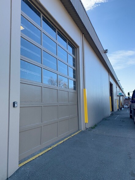 21-63 Braid St, New Westminster, BC for lease - Building Photo - Image 3 of 15