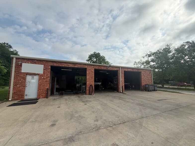 966 E Ovilla Rd, Red Oak, TX à vendre - Photo du bâtiment - Image 2 de 11