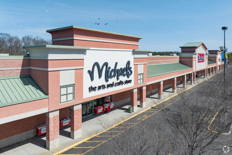 1440 Old Country Rd, Riverhead, NY for lease - Building Photo - Image 2 of 4