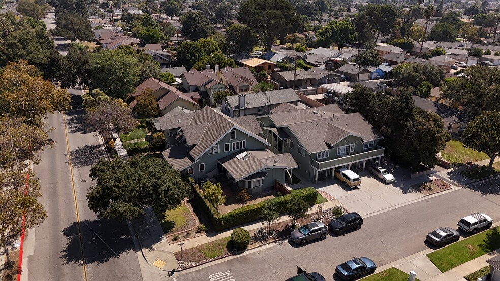 306 E Foothill Blvd, Glendora, CA à vendre - Photo du bâtiment - Image 2 de 36