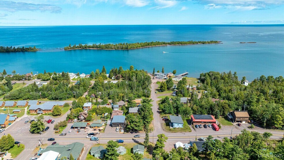 242 1st St, Copper Harbor, MI à vendre - Aérien - Image 3 de 33