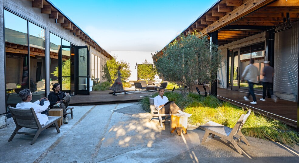 3333 Casitas Ave, Los Angeles, CA à louer - Photo du bâtiment - Image 2 de 11