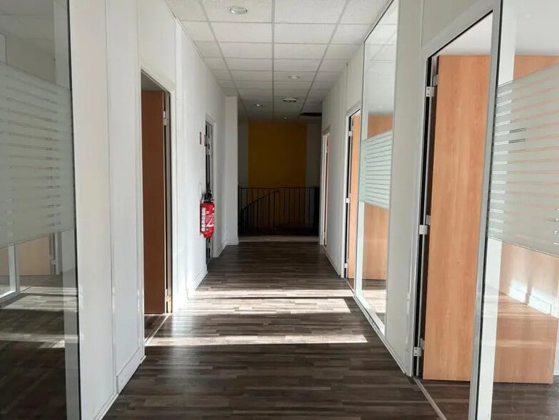 Flex dans Nanterre à louer - Photo intérieure - Image 2 de 24