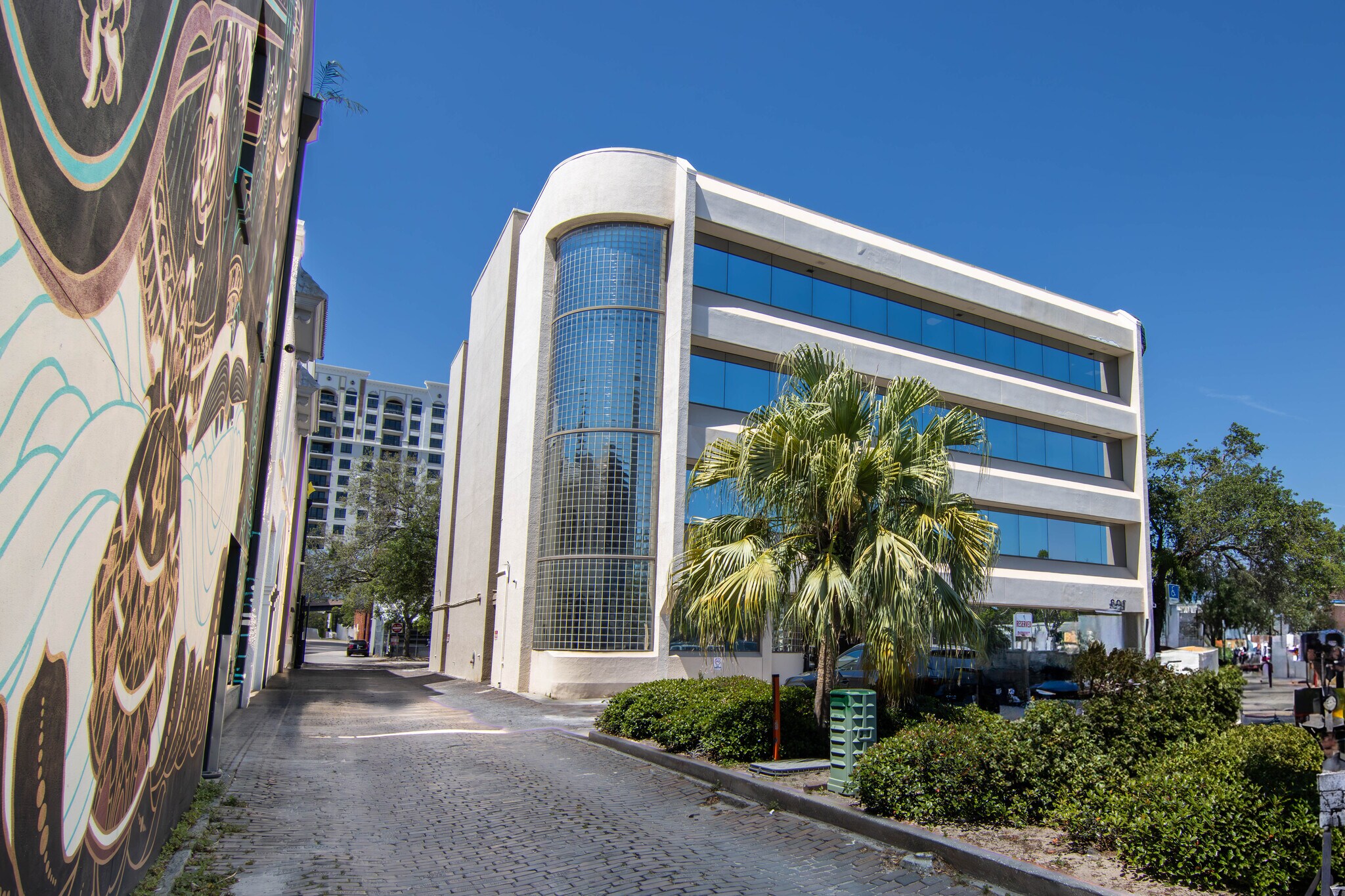 696 N 1st Ave, Saint Petersburg, FL à louer Photo du bâtiment- Image 1 de 17