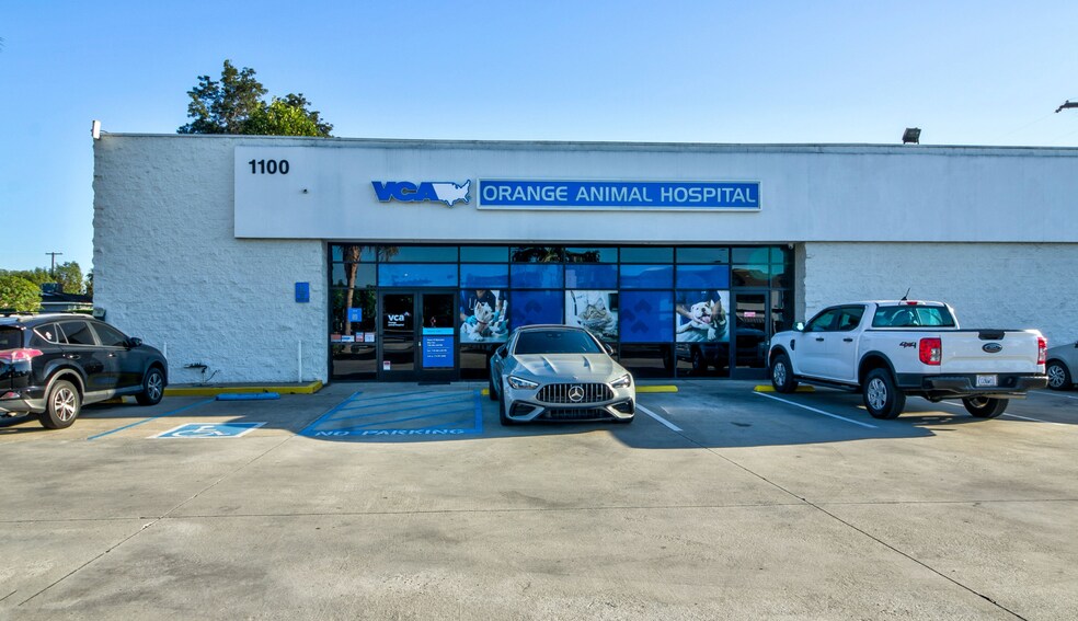 1100 W Chapman Ave, Orange, CA à vendre - Photo du bâtiment - Image 3 de 8