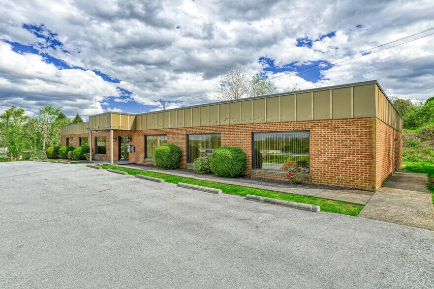 4051 Executive Park Dr, Harrisburg, PA à louer - Photo du bâtiment - Image 2 de 16