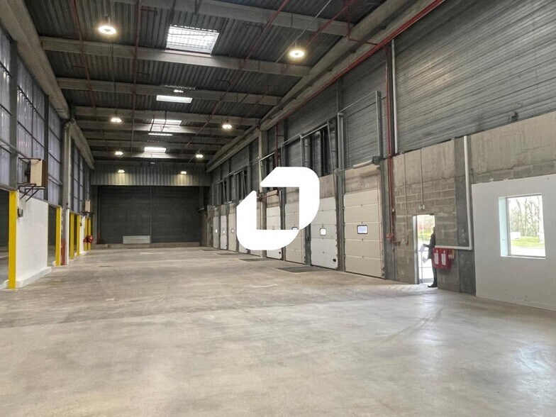 Industrial in Tremblay-en-France for lease - Interior Photo - Image 2 of 7