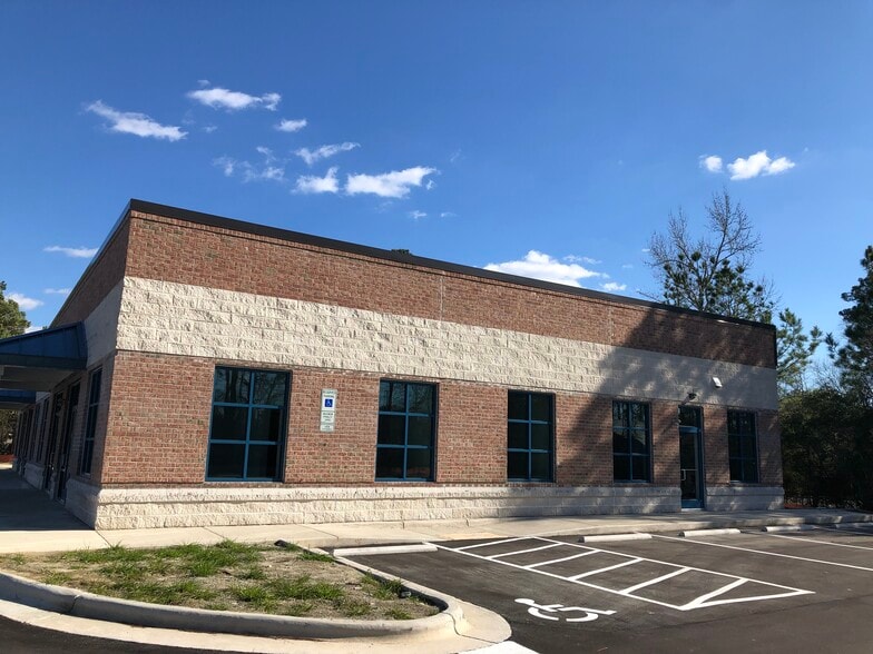 1210 Country Club, Jacksonville, NC à louer - Photo du bâtiment - Image 2 de 7