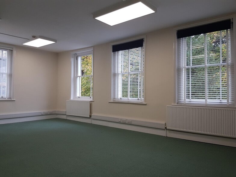 62-62A Mount Pleasant Rd, Tunbridge Wells for lease - Building Photo - Image 3 of 3