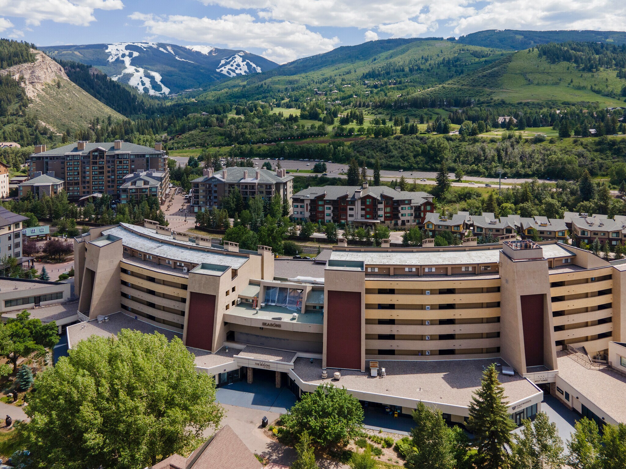 137 Benchmark Rd, Avon, CO à vendre Photo du bâtiment- Image 1 de 11