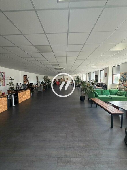 Flex in Tremblay-en-France for sale - Building Photo - Image 3 of 11