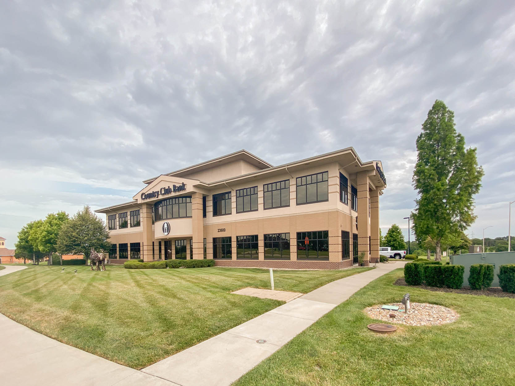 23600 College Blvd, Olathe, KS for lease Building Photo- Image 1 of 3