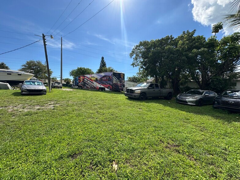 112-115 NW 4 Ave, Dania Beach, FL à louer - Photo du bâtiment - Image 2 de 6