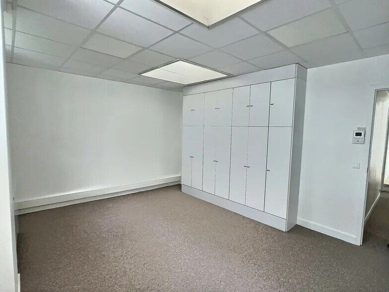 Office in Paris for lease - Interior Photo - Image 2 of 8